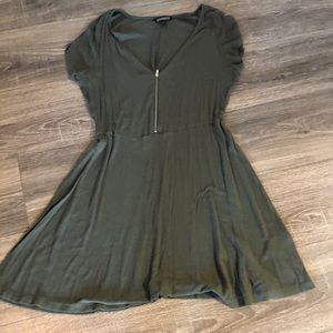 Green express zipper detail dress💚